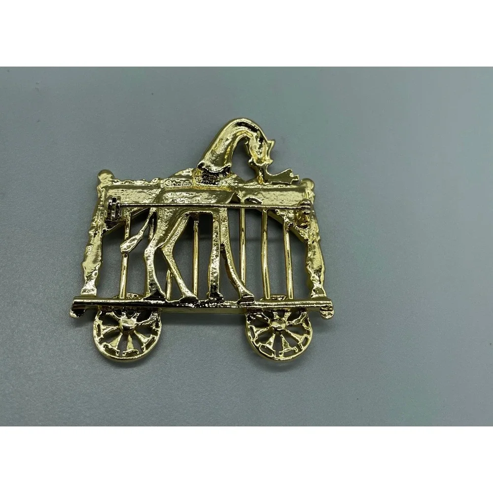 AJC Vintage Gold‎ Tone Circus Giraffe in Cage Wagon Brooch Rhinestone Pin